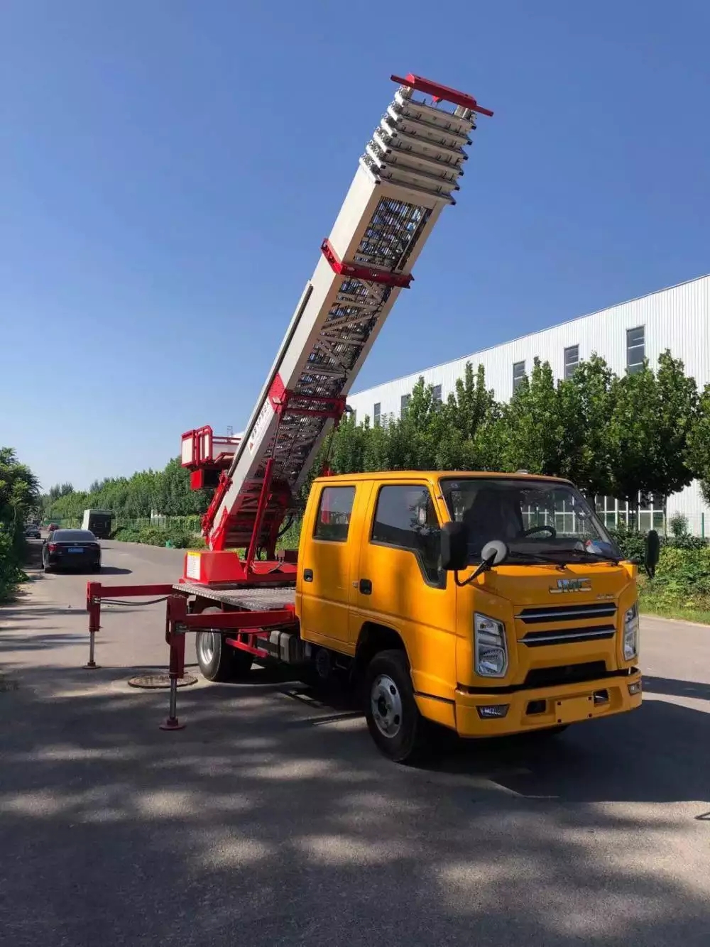 潍坊附近的云梯车出租服务：轻松解决高空作业需求